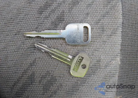 2001 Mitsubishi Mirage Es z USA, uszkodzony, nr VIN JA3AY26C11U038582